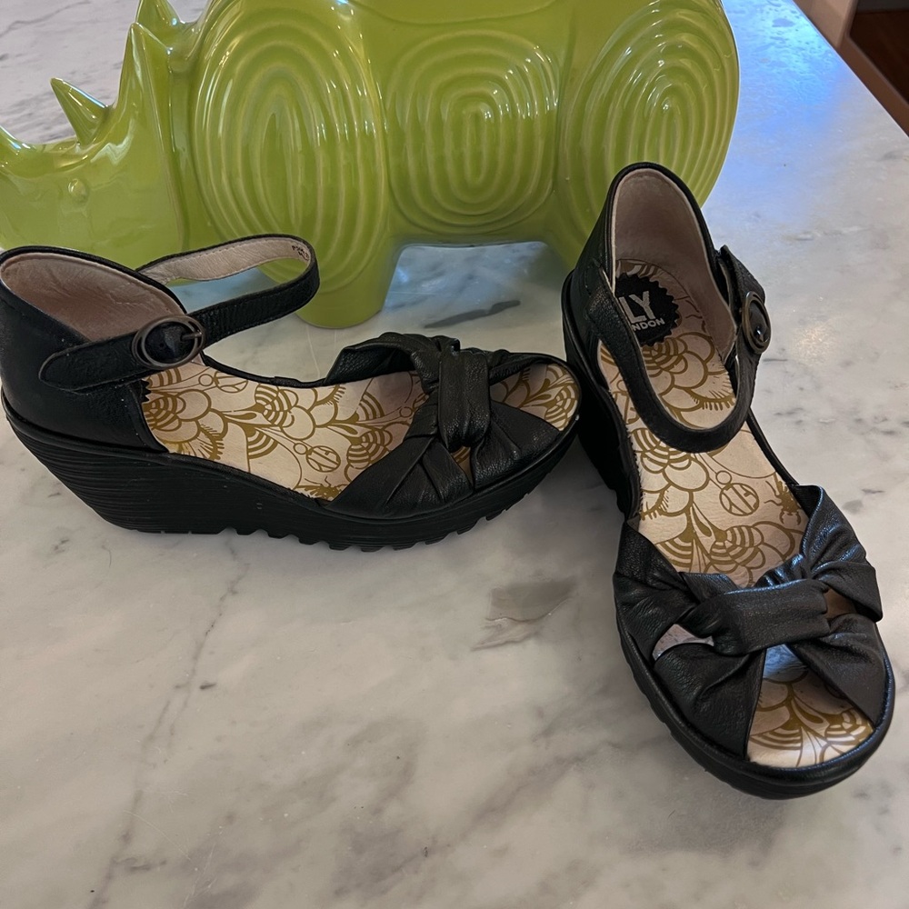 Stylish Black Wedge Sandals